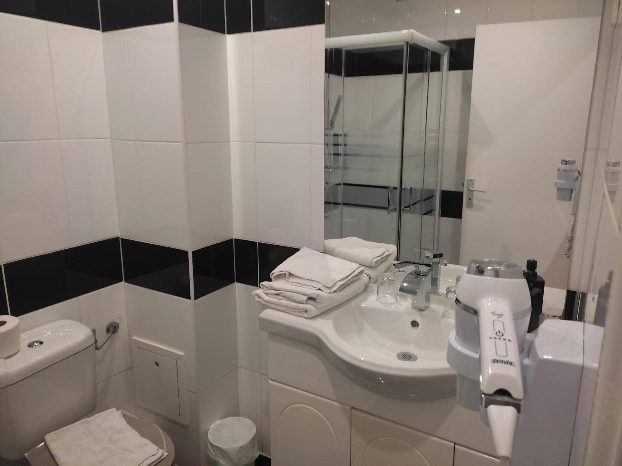 Luxelthe 2* Paris